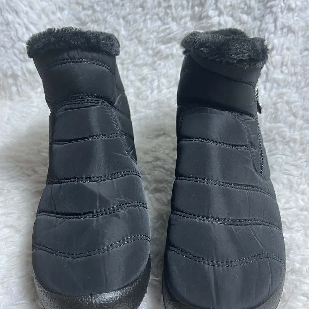 Black water proof slip on snow boots faux fur lining rubber soles EUR SZ40
